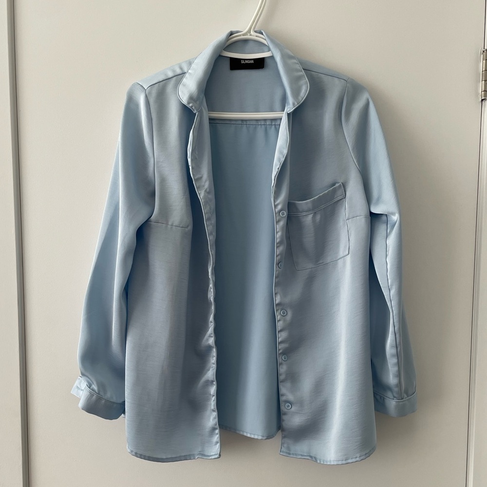 SLNGHR Light Blue Satin Button Down Shirt - size M